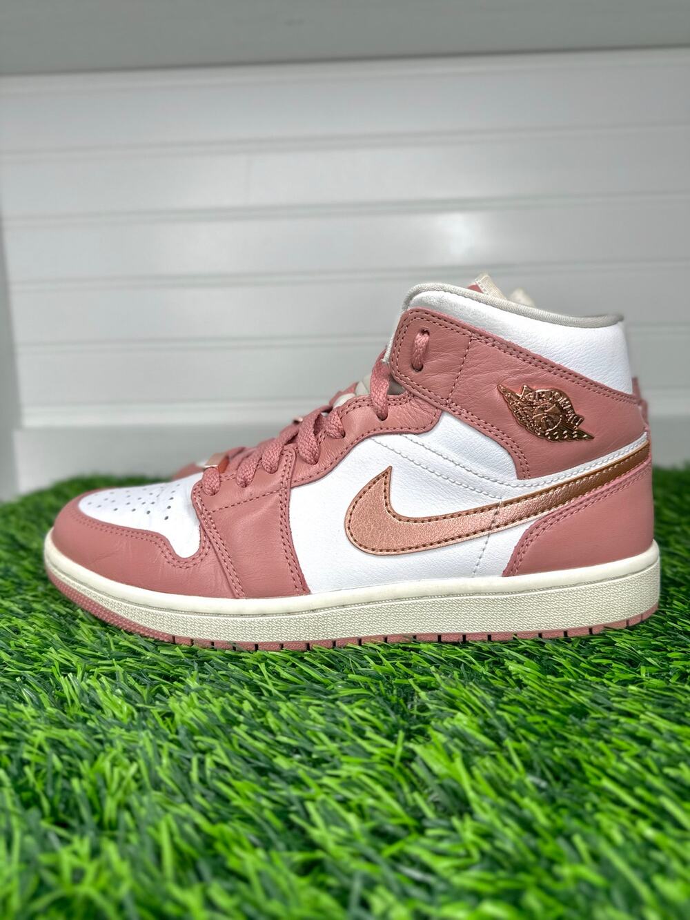 Air Jordan 1 Mid SE Red Stardust FB9892-670 Women’s 8.5 Pink Copper Sail